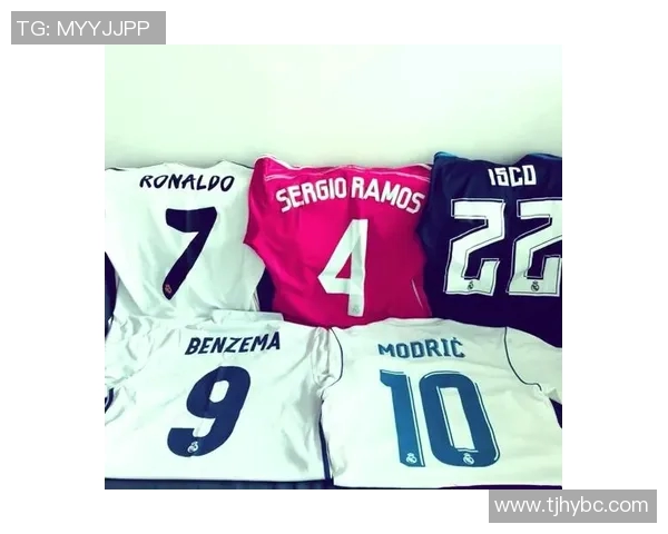 现役足球明星穿过的球衣背后故事与荣耀时刻揭秘