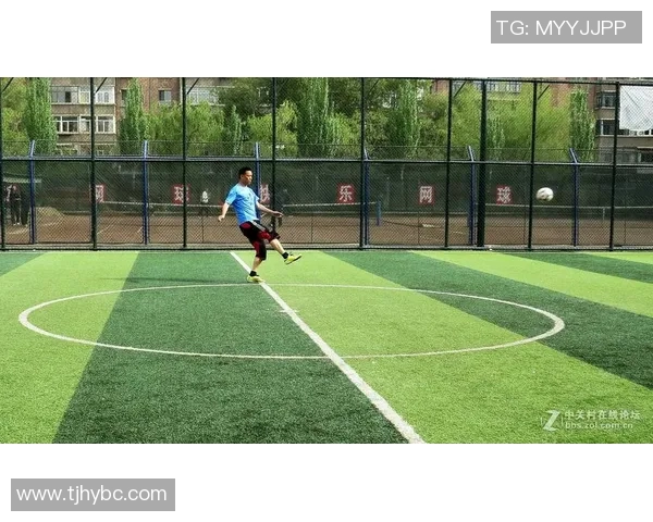 小区里隐藏的足球明星生活揭秘与训练日常分享