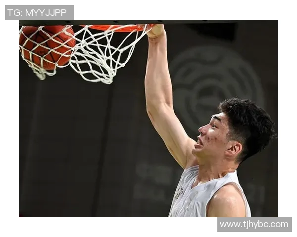 余嘉豪：从青涩少年到篮球场上的璀璨新星的成长之路