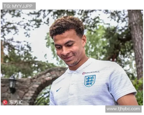 腼腆足球明星大盘点那些在场上场下都显得害羞的球员瞬间