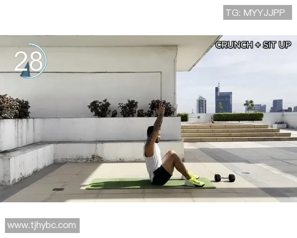 使用哑铃锻炼腹肌的有效方法与技巧分享助你塑造完美腹部线条